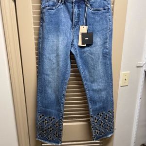 New Joseph Ribkoff Size 8 Capris with lattice and fray ends